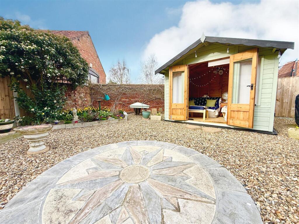 garden and summer house