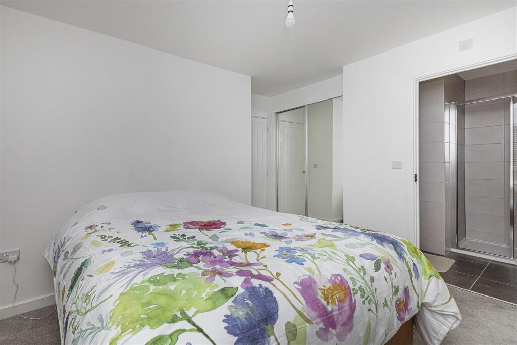 Bramleys Estate Agents - Holly Way - Honley (23).j