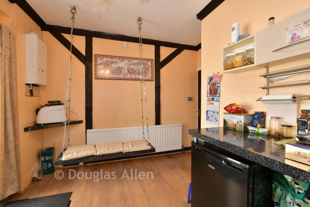 Kitchen/ Dining Room