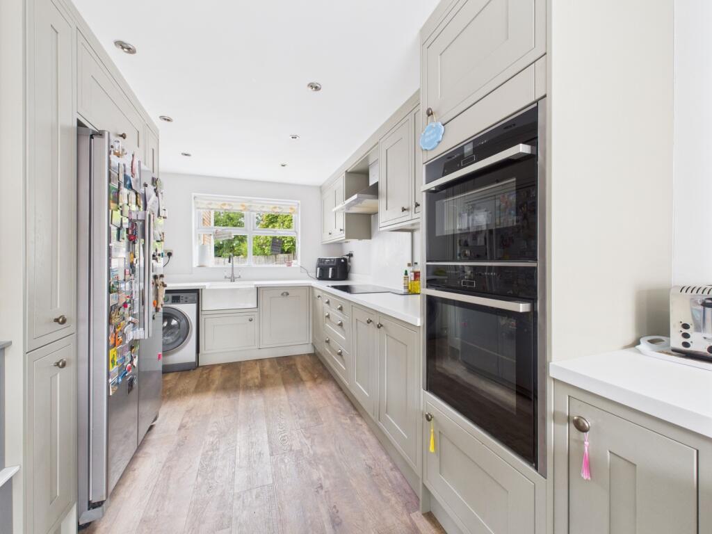 10. CAM04922G0-PR0050-STILL001