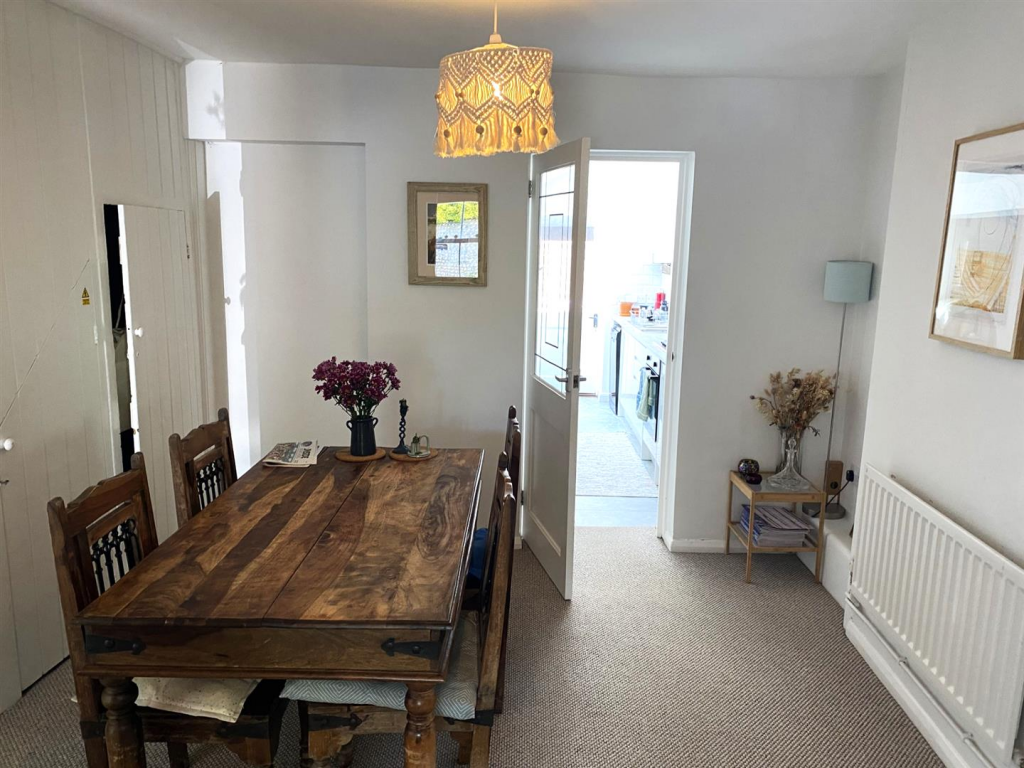 dining room pic.png