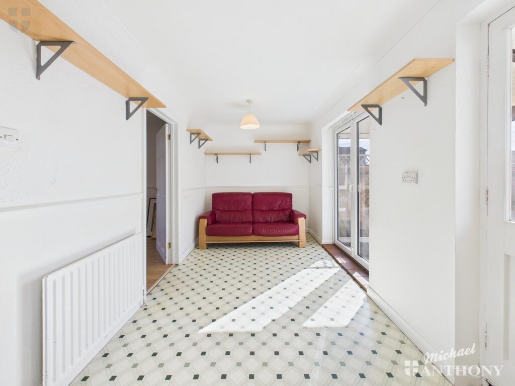 CAM03852G0-PR0213-STILL008