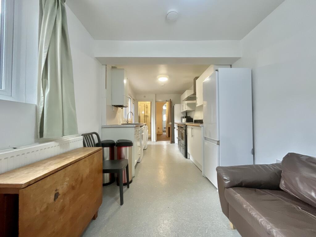 50 Beaconsfield Road - Lounge (1)