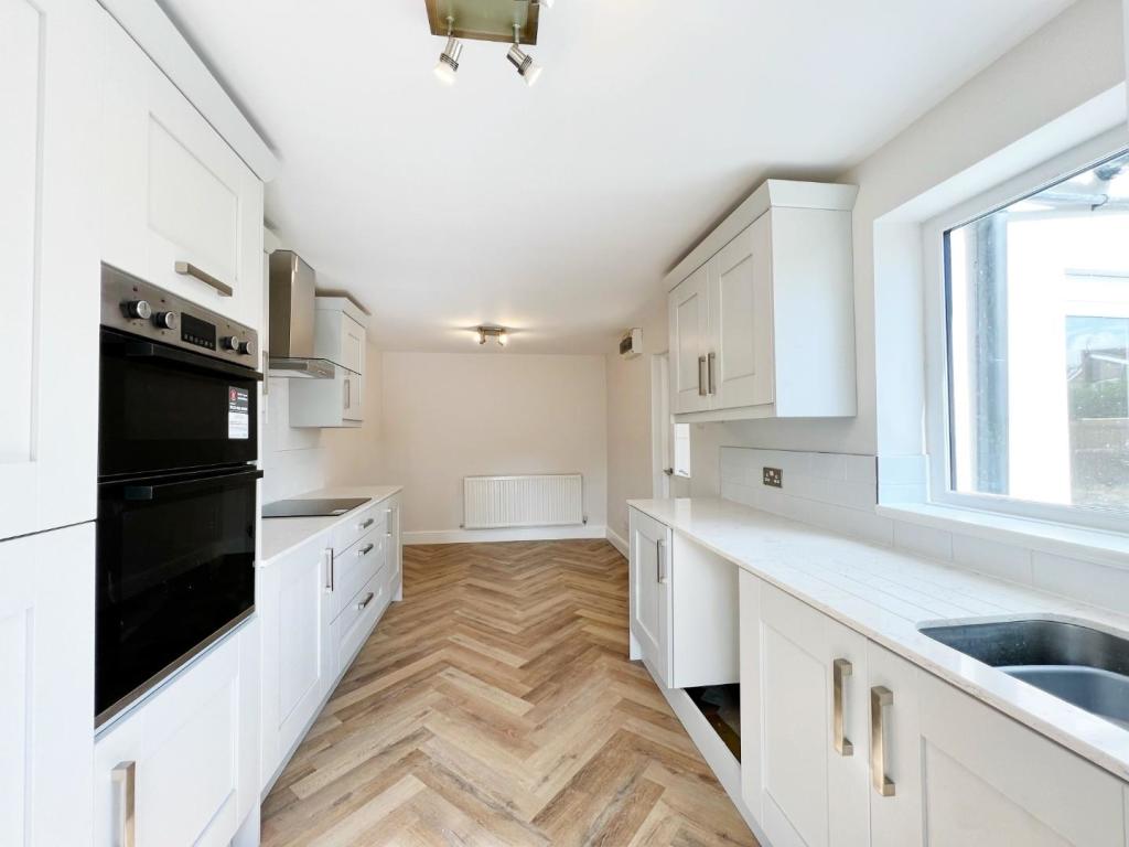 Kitchen 6.jpg