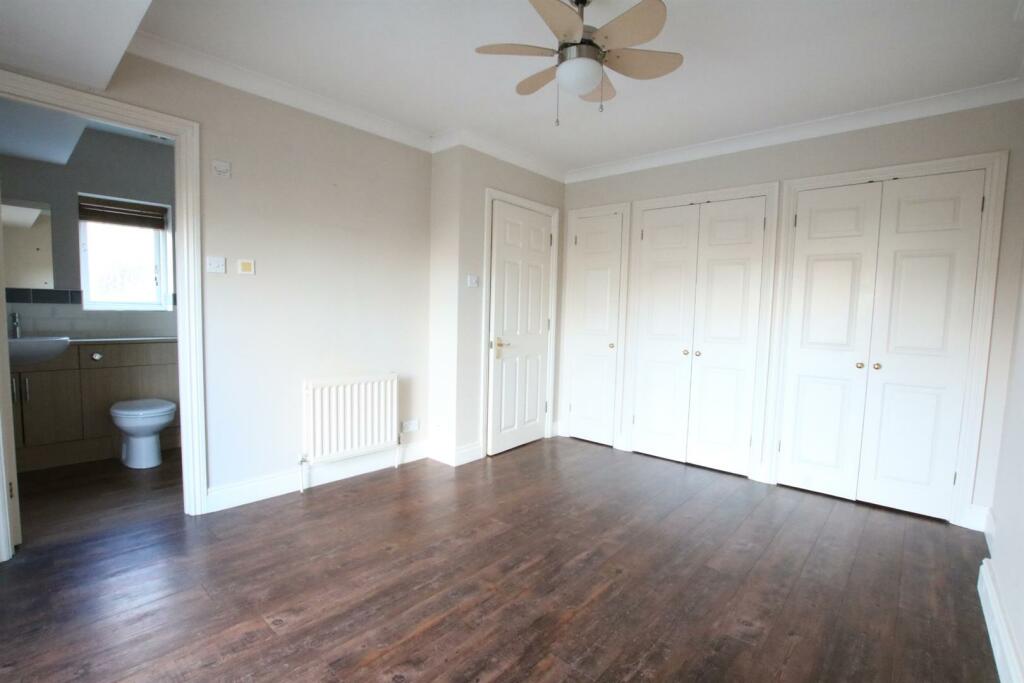Main bedroom 2.JPG