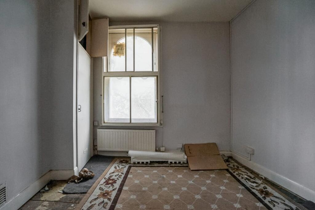 Flat B, 198 Stockwell Road, Brixton, London, SW9 9TB