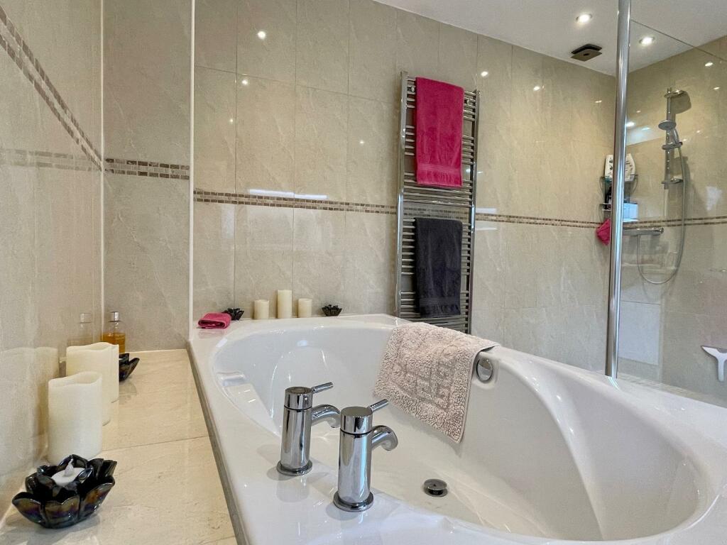EN-SUITE BATHROOM/W.C.