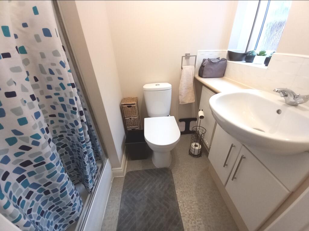 EN SUITE