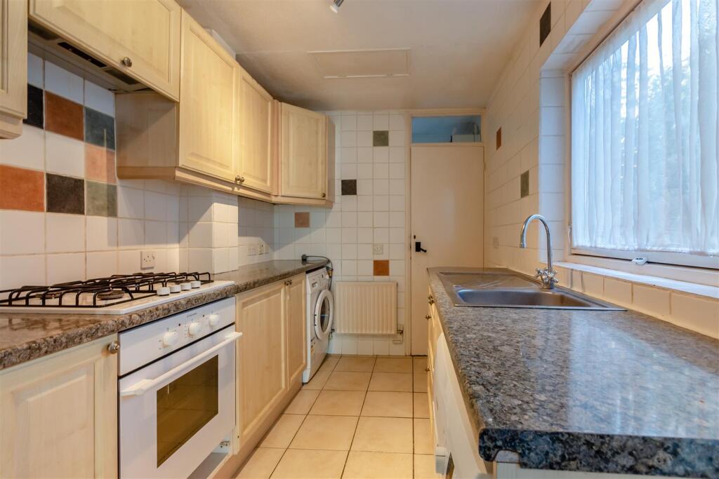 8635950-interior02.jpg
