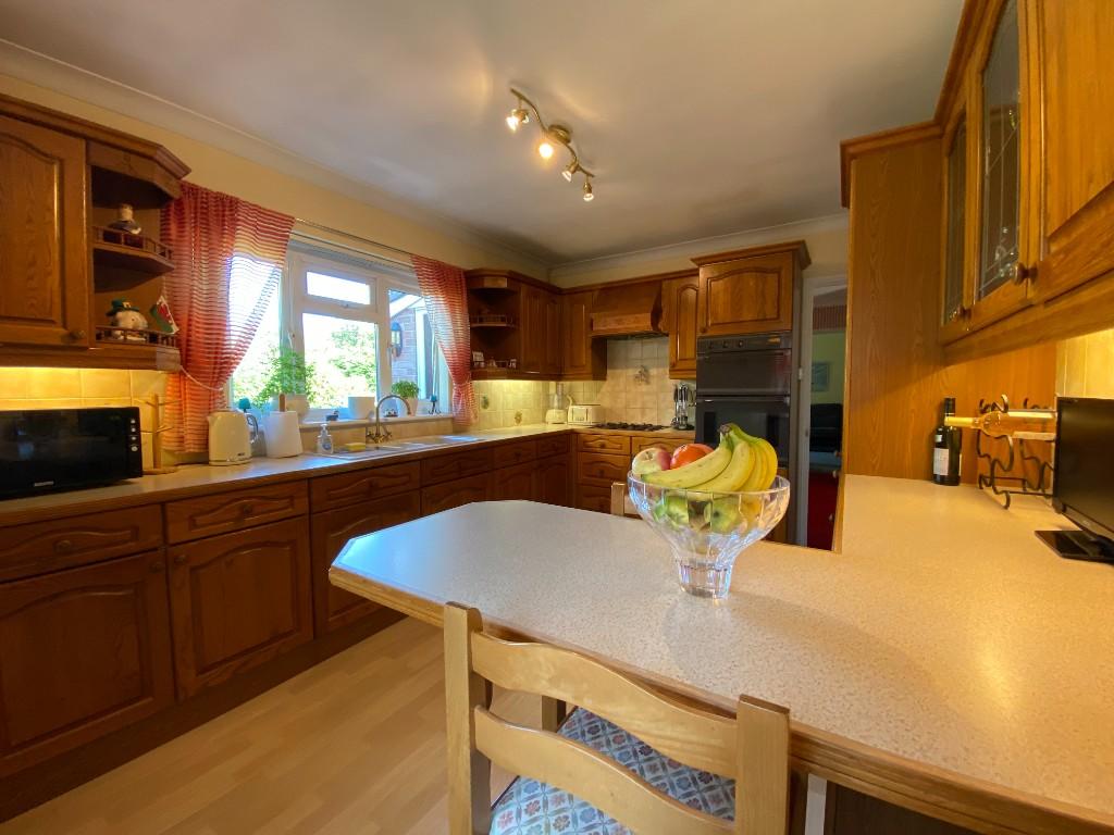 Kitchen B'fast Room