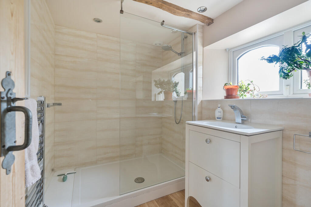 Downstairs Shower...