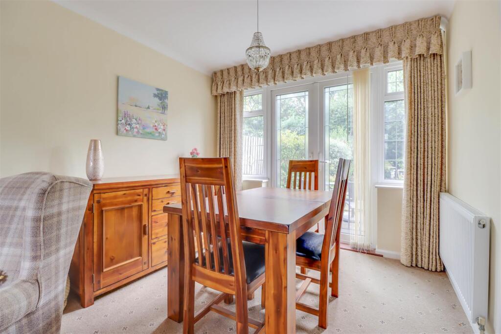 10 HIGHCLIFFE WAY INSIDE-9.jpg