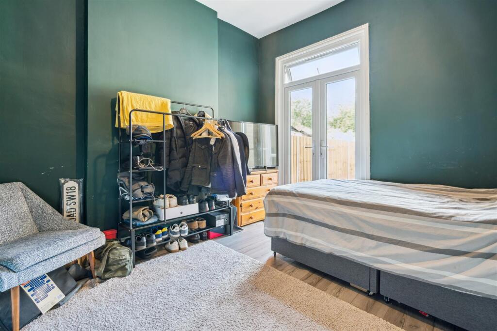 462 Merton Road SW18 reception 2.jpg