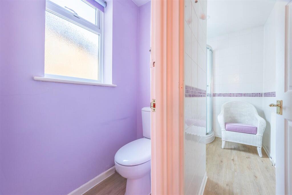 W/C &amp; Bathroom