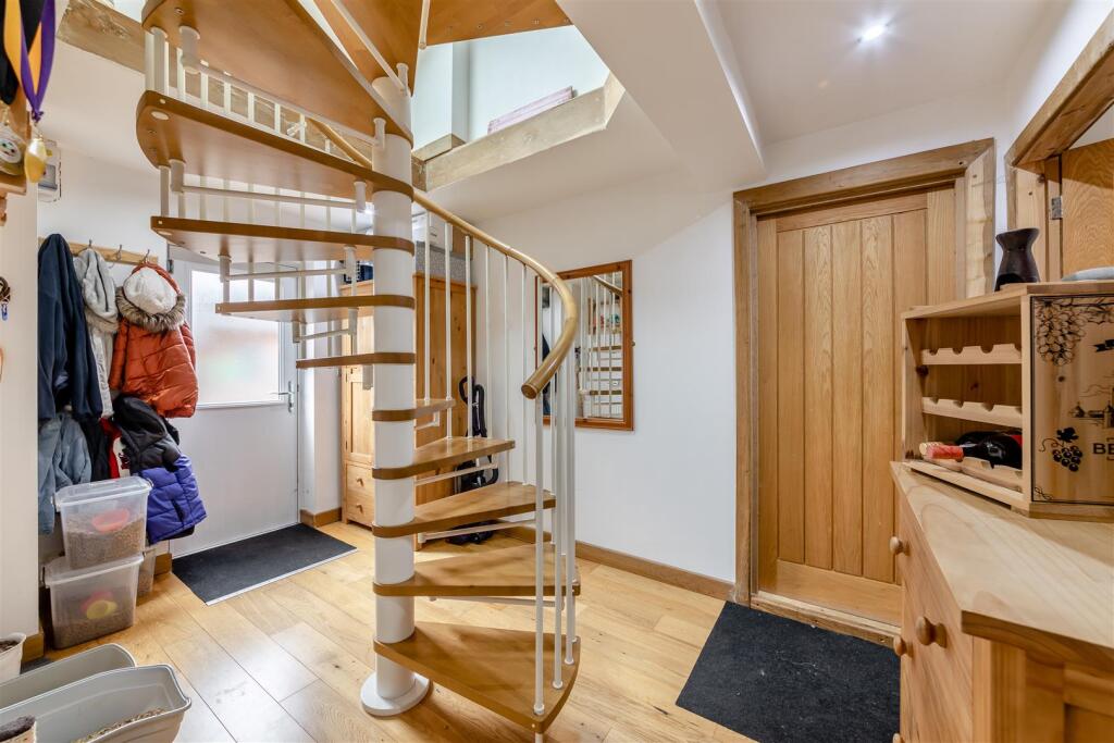 8636446-interior17.jpg