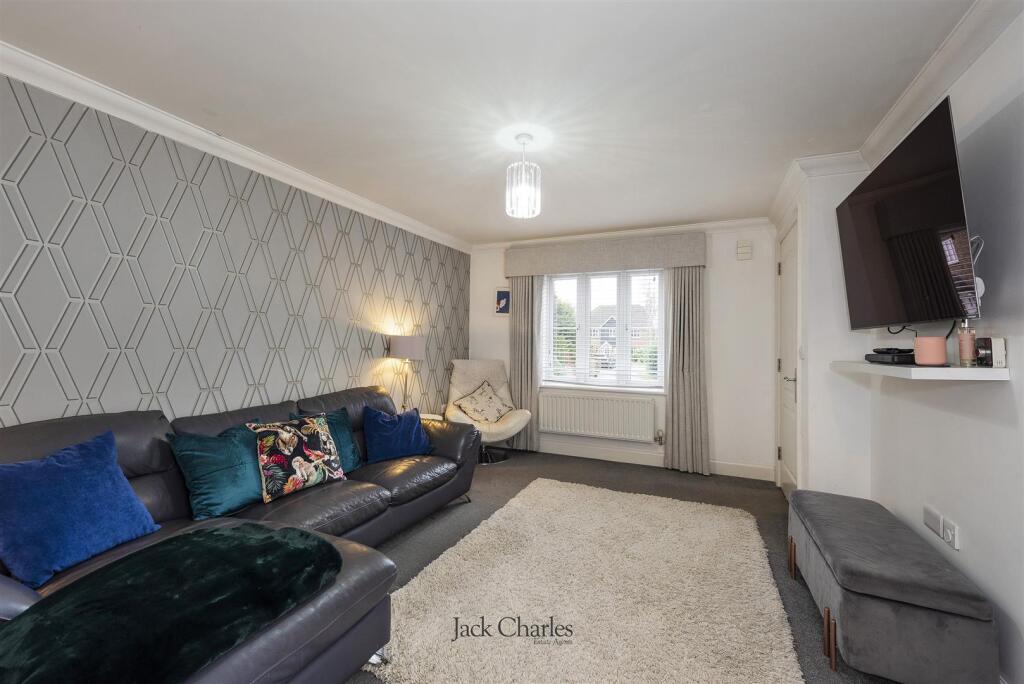 6 Dawes Close, TN9 1QX 003.jpg