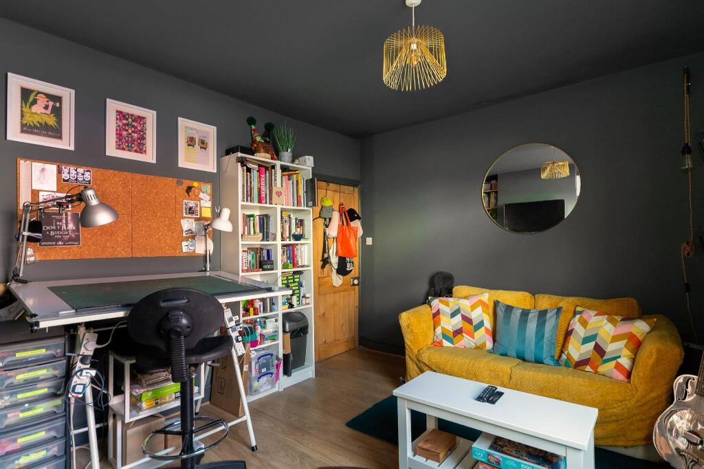 0M2SVP - Bedroom E.jpg