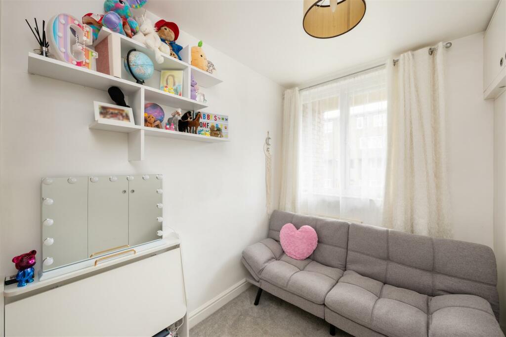 Dowdeswell Close Hi-9.jpg