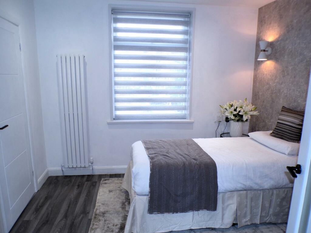 LaycockGv7bed3.JPG