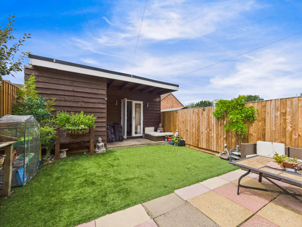 CAM01354G0-PR0563-STILL004