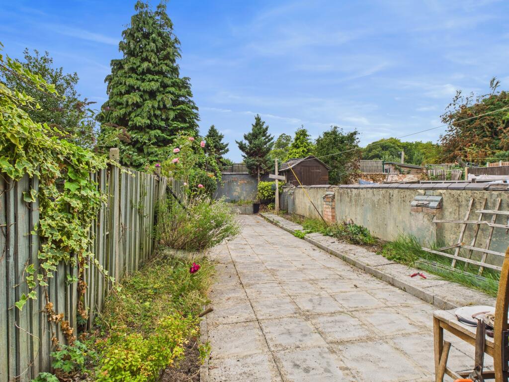 CAM04825G0-PR0165-STILL011