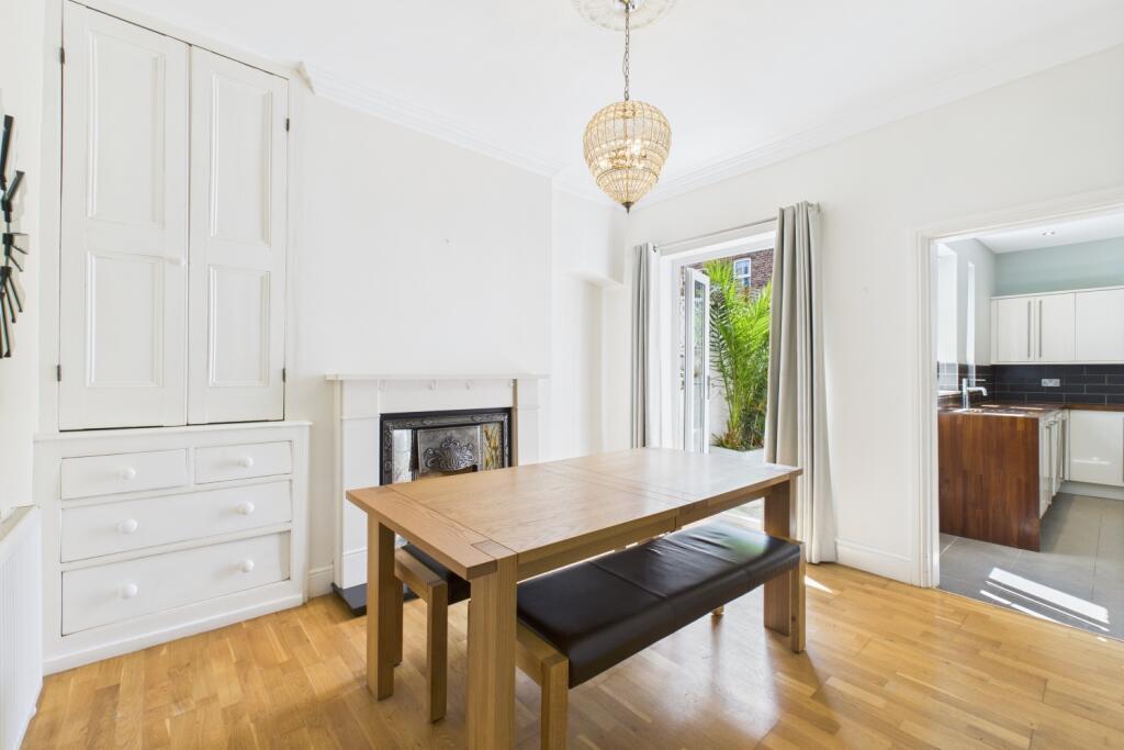 CAM03162G0-PR0290-STILL005