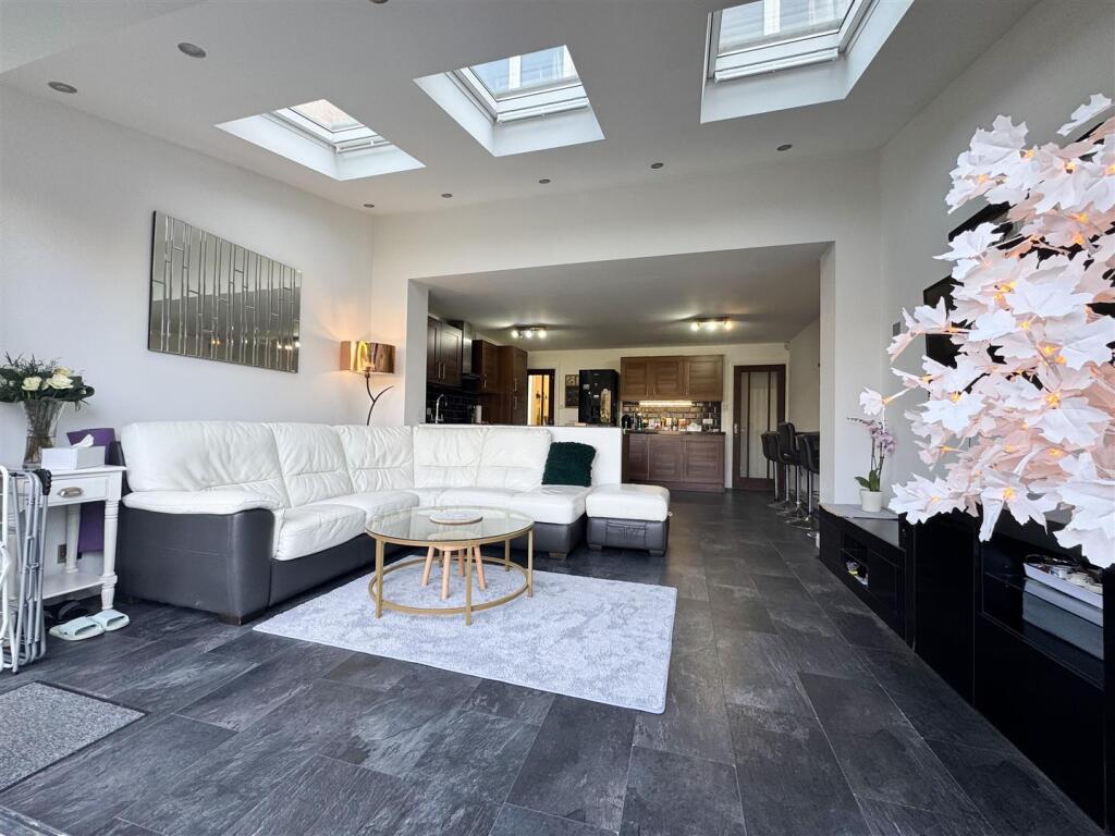 OPEN PLAN DINING KITCHEN LOUNGE
