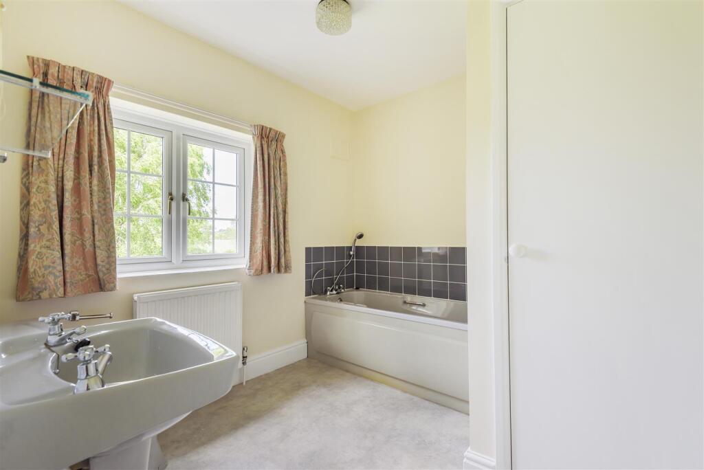 Family bathroom.jpg