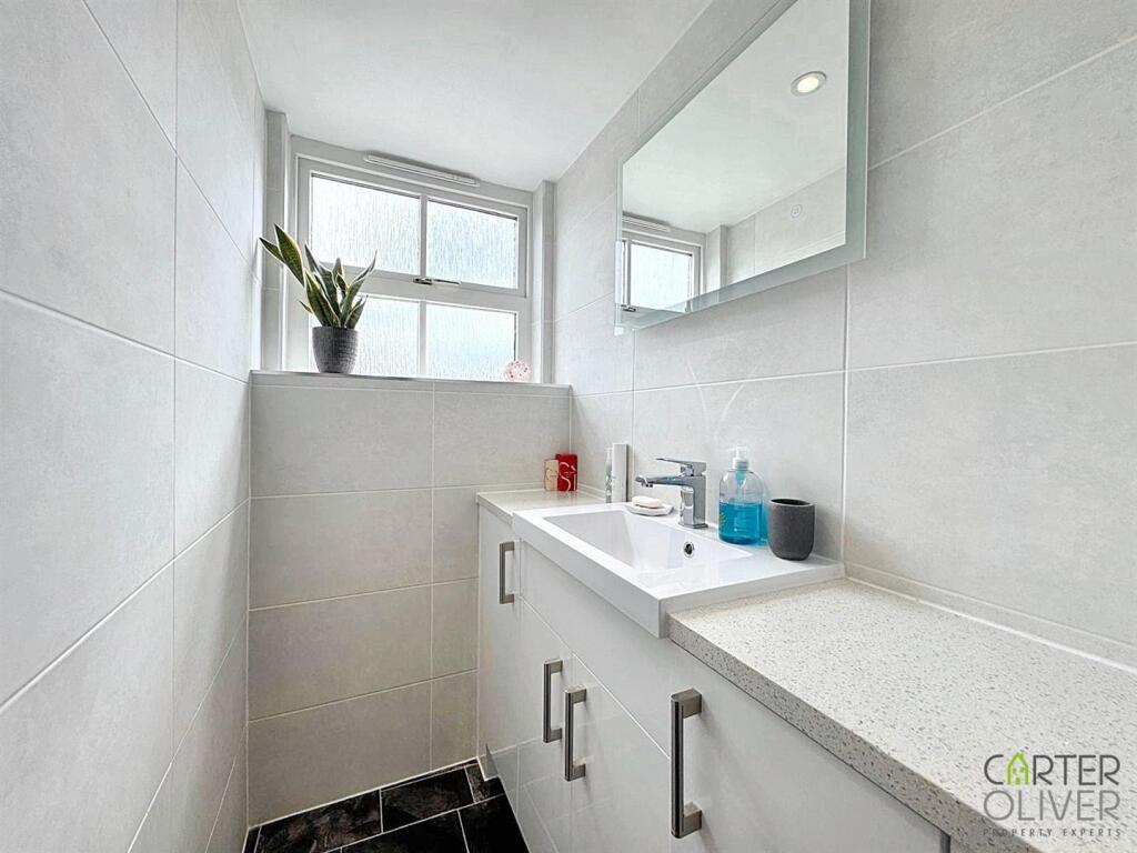 ENSUITE VANITY SINK