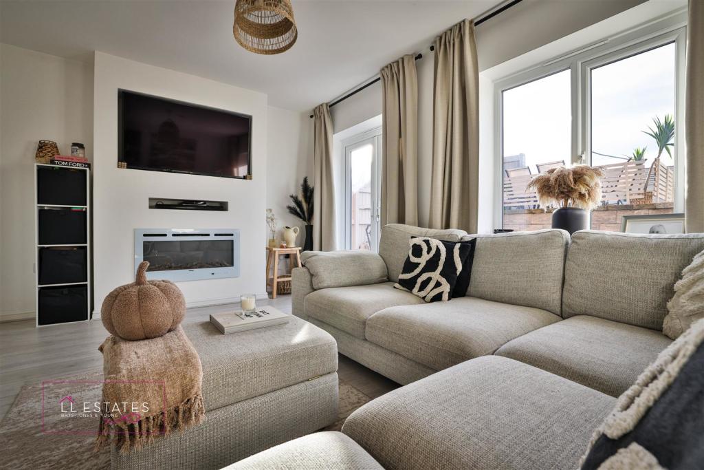 Lounge 2.jpg