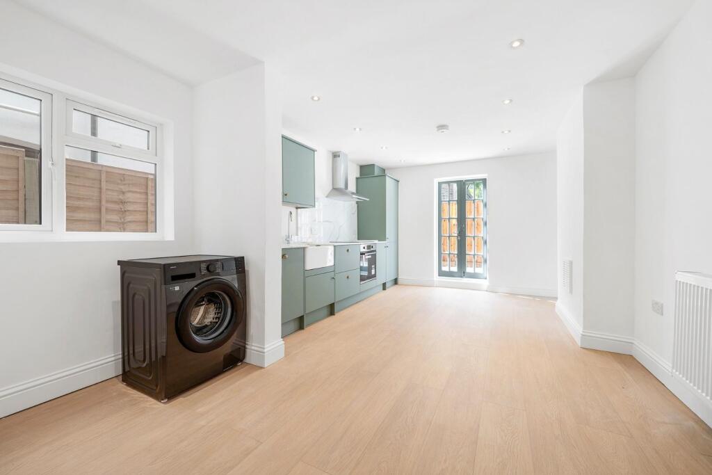 Kitchen.JPG