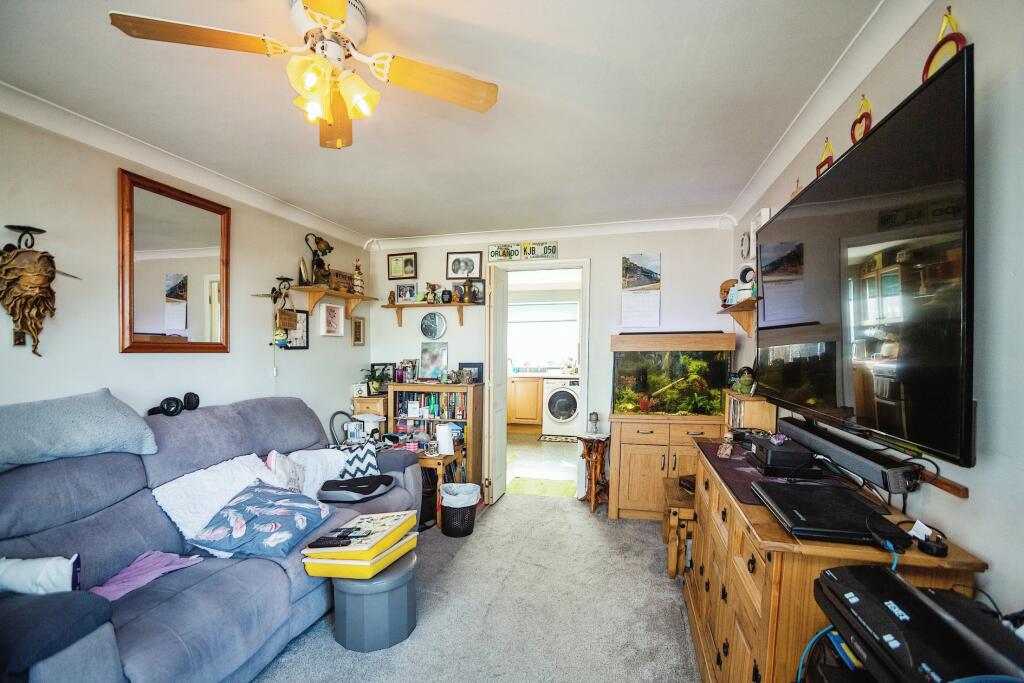 Lounge/Dining Room