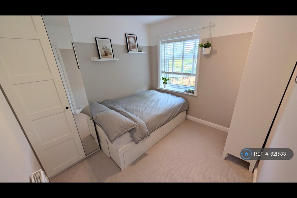 Bedroom 2 - Pic 1