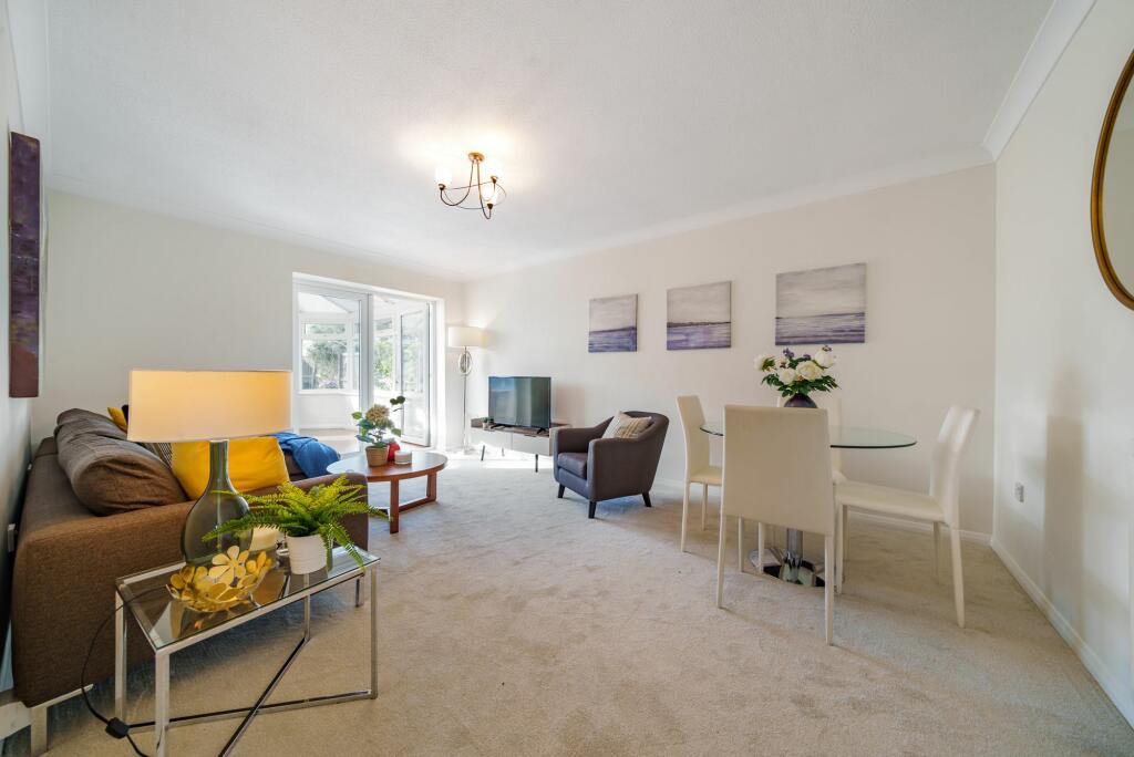 Lounge / Dining Room