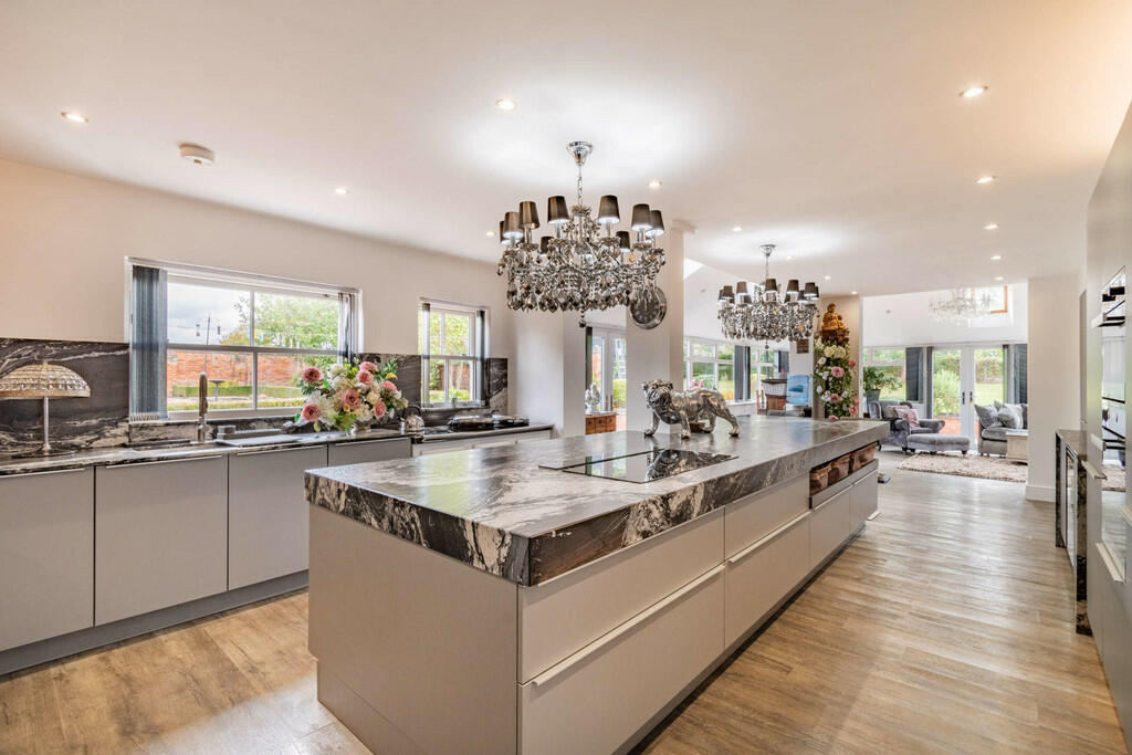 8479735-interior0...