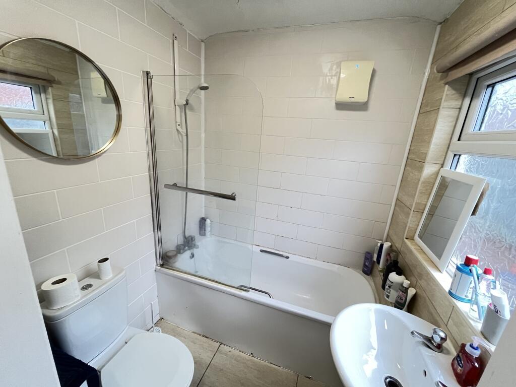 8 Rosemary Lane - Bathroom.jpg