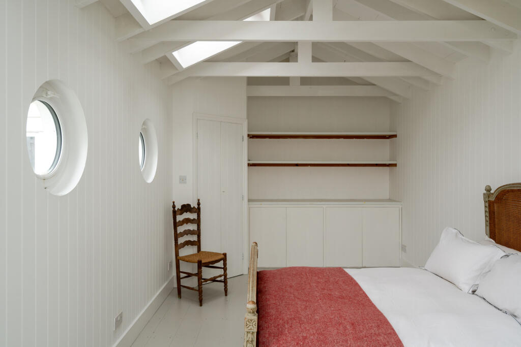 262503 - Trafalgar Cottage, North Road CT14 8BJ...