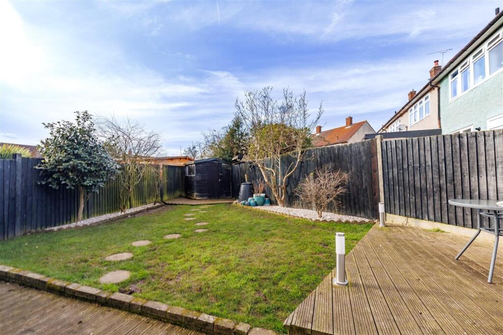 15 Holt Way (18).jpg