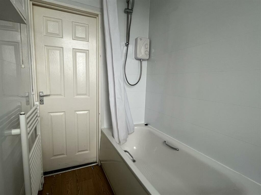 Flat 3 - Bathroom
