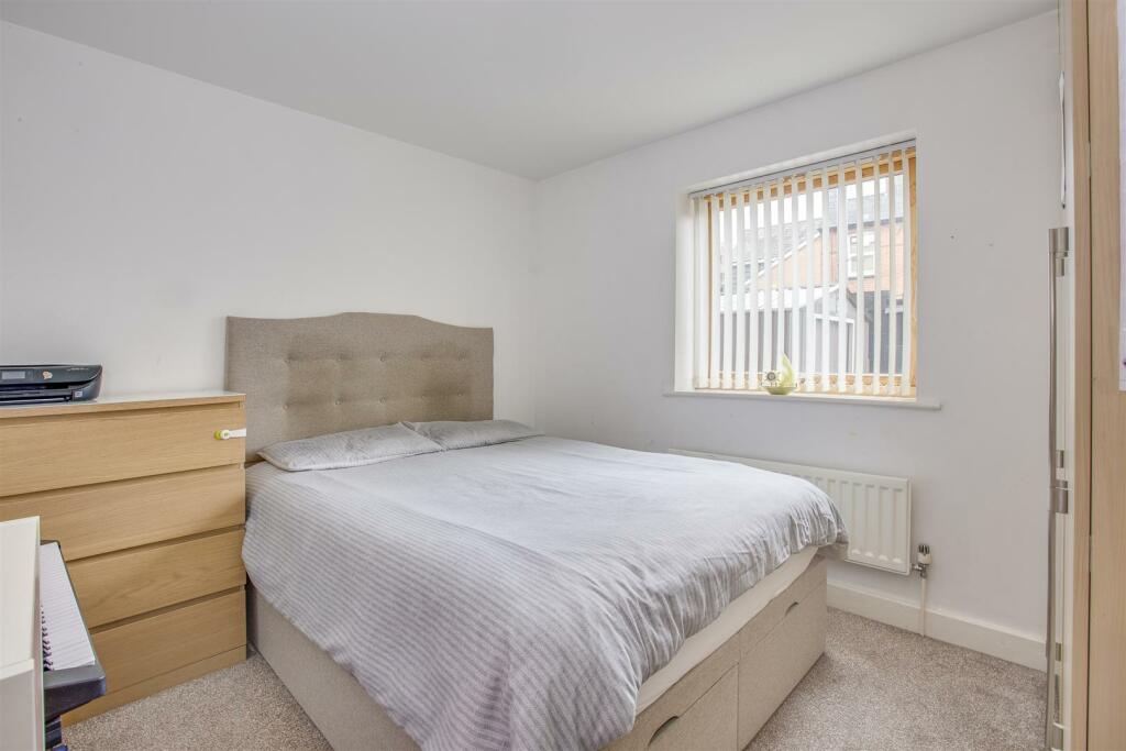 10 Lindsay Court, Lindsay Avenue, HP12 3GF-2.jpg