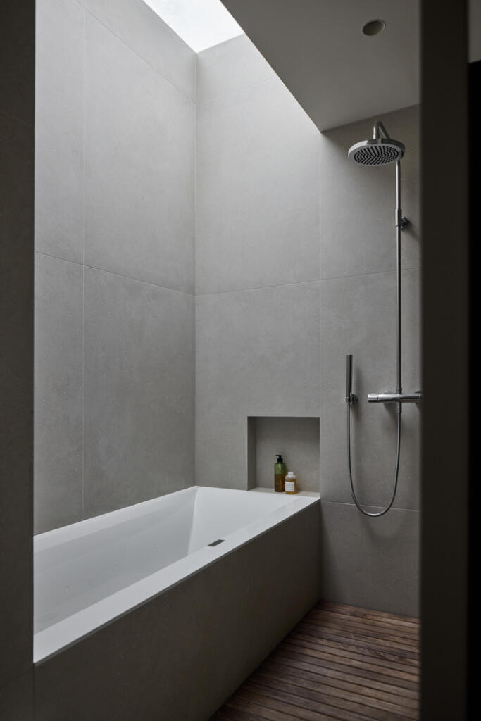 292506 - DGLA1900.jpg