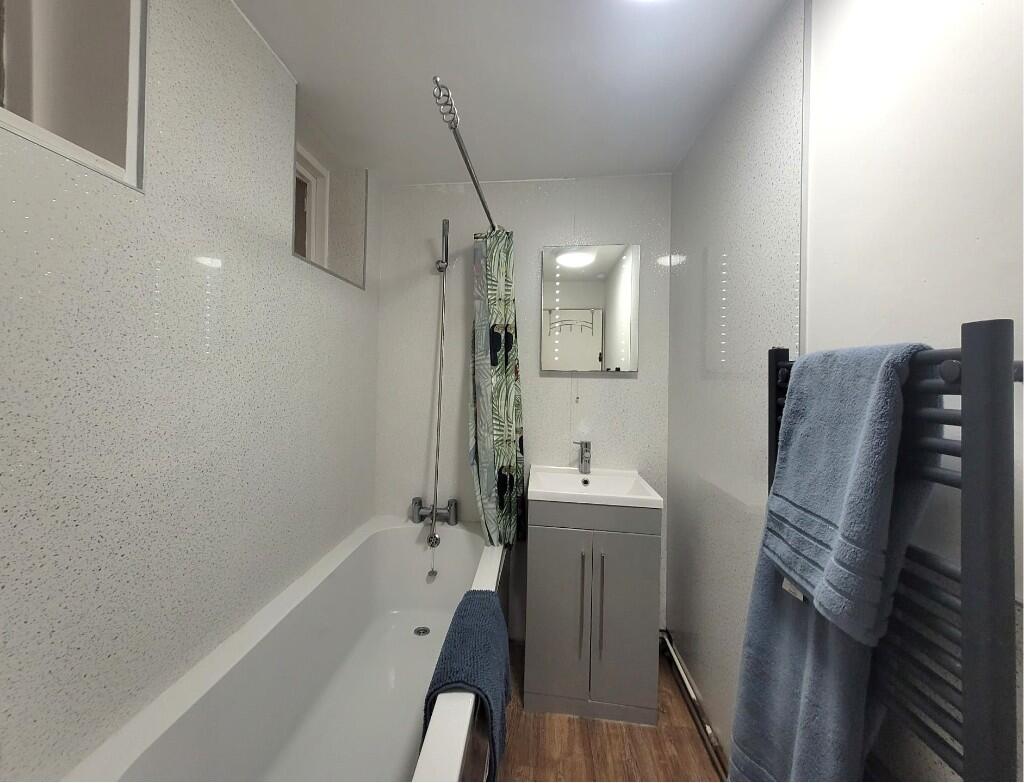Annexe bathroom