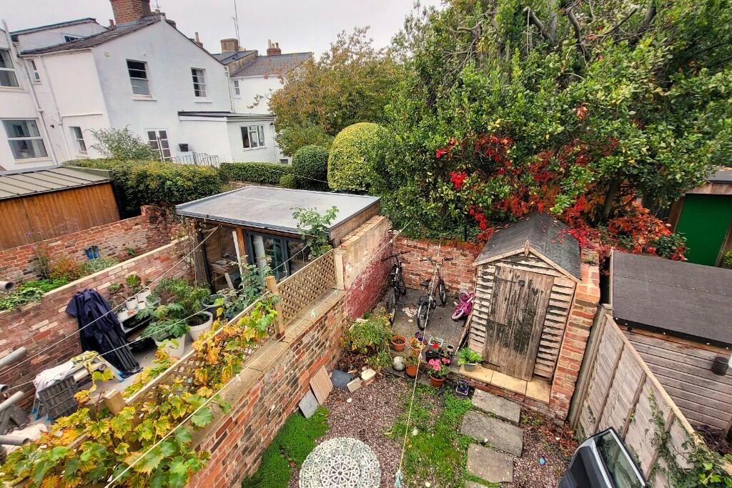 Leafy/ Urban Outlook