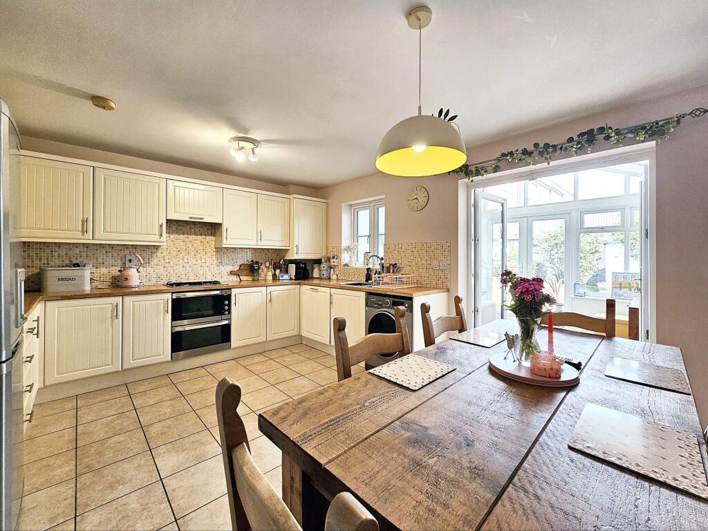 Kitchen dining room