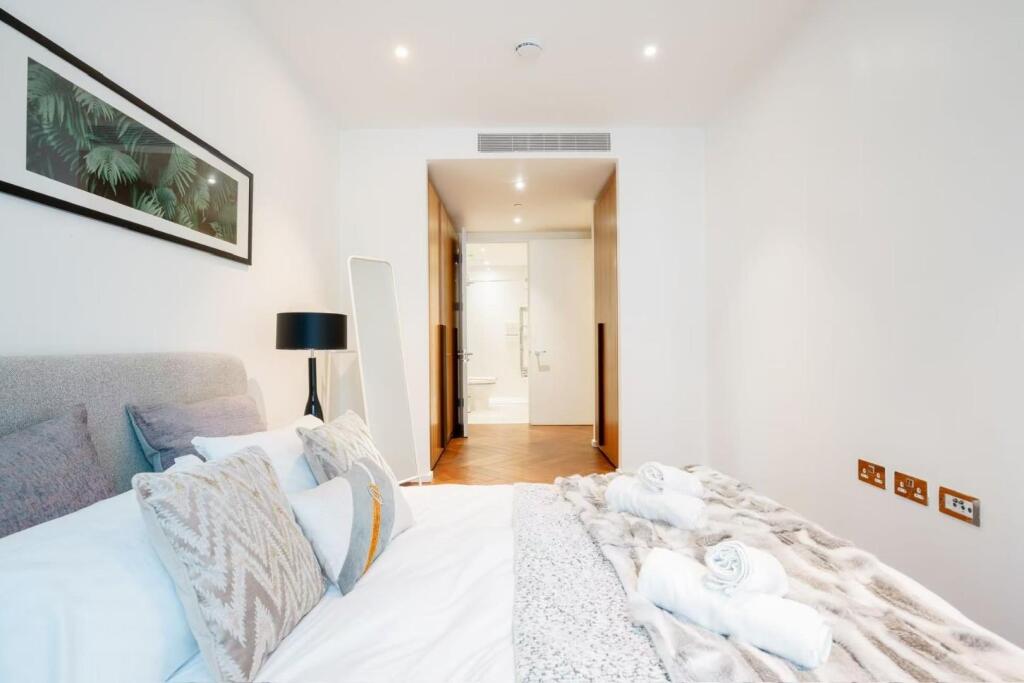 Bedroom One        .JPG