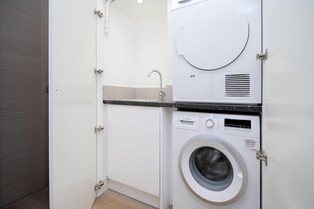 laundery room.jpg