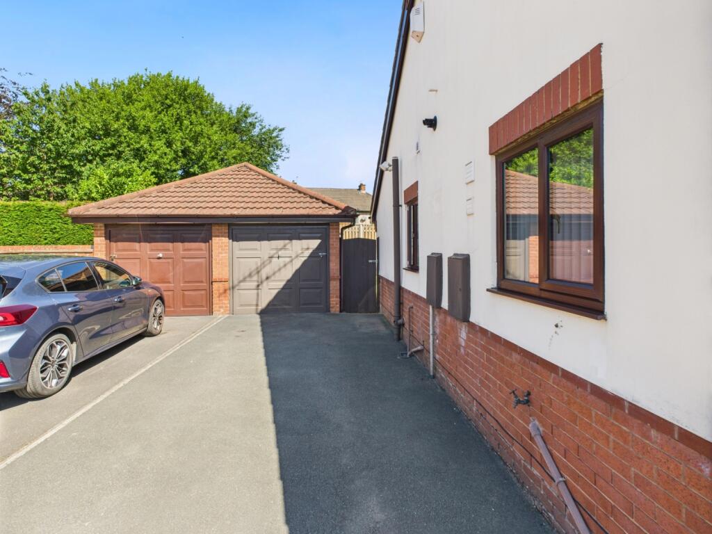 CAM04233G0-PR0024-STILL028