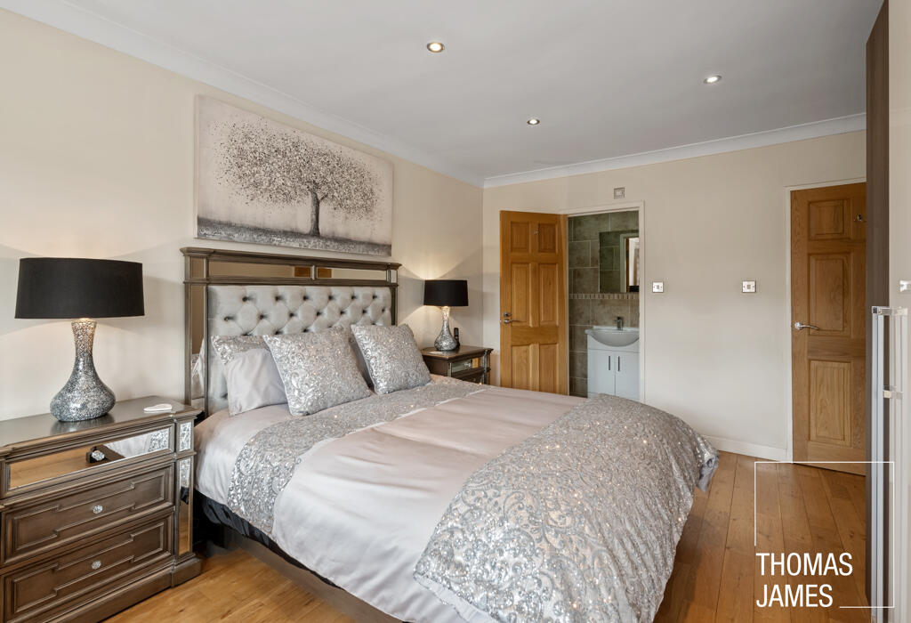 1 Athole Gardens, master suite