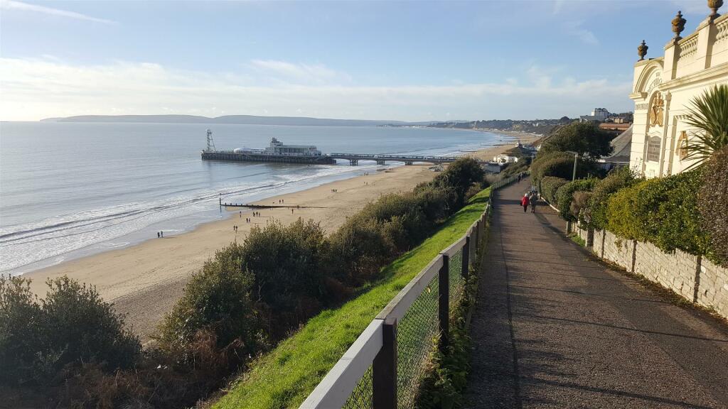 Clifftop Path Opposite Garden Gate
