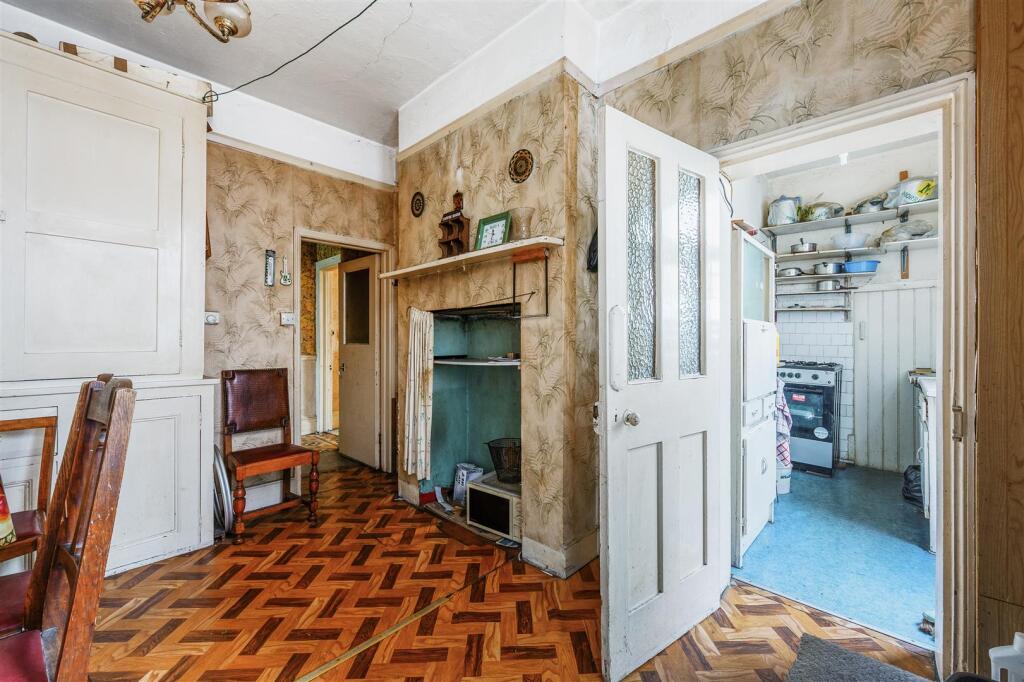 18 Buxton Gardens-5.jpg